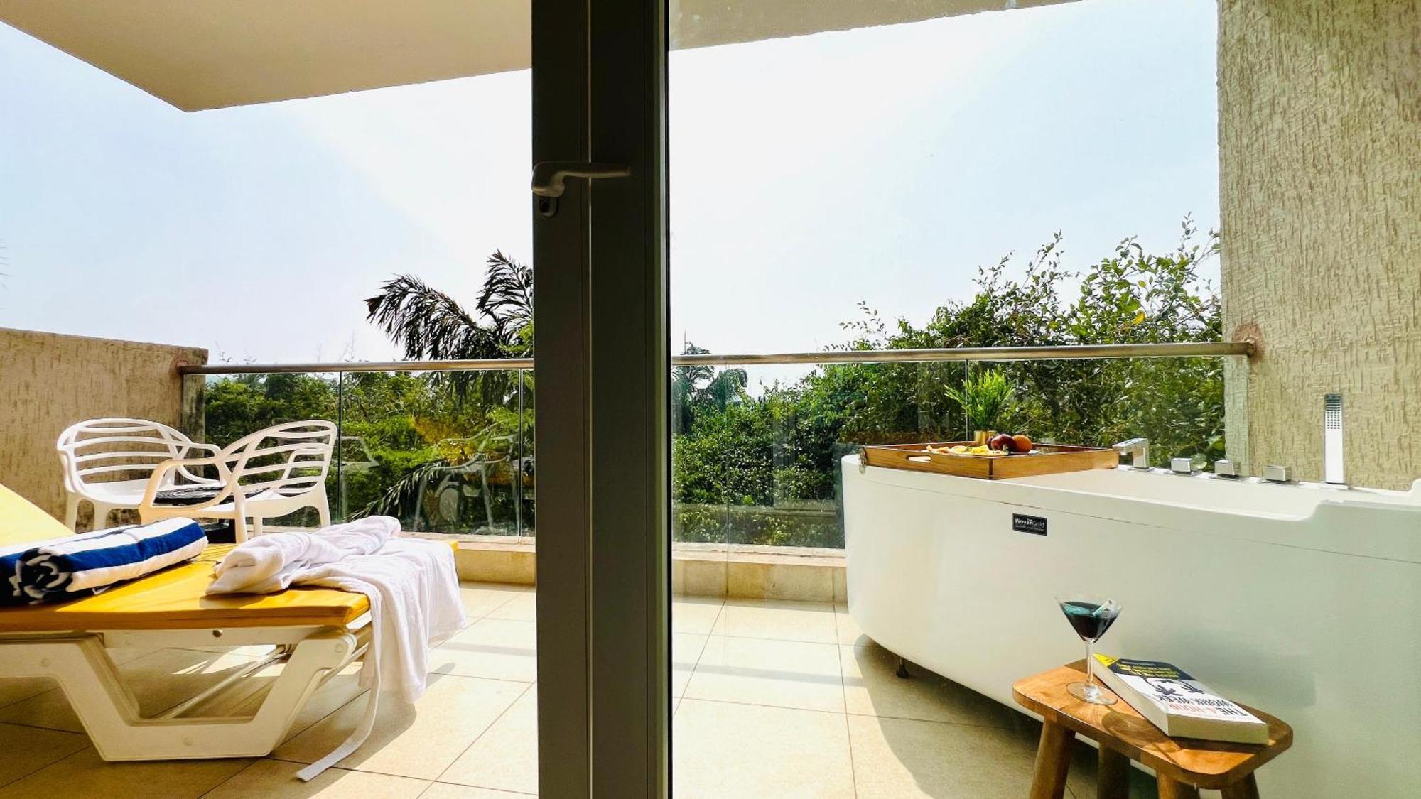 Bluo Amani Vagator - Boutique Hotel Goa Anjuna Dış mekan fotoğraf