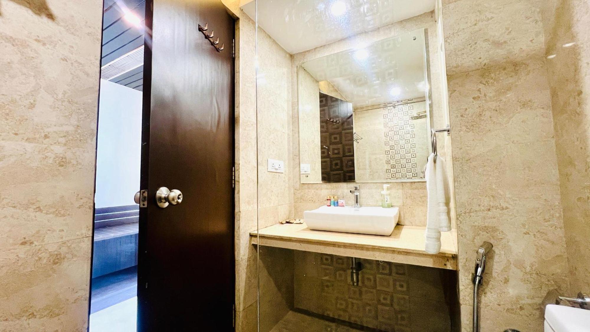 Bluo Amani Vagator - Boutique Hotel Goa Anjuna Oda fotoğraf